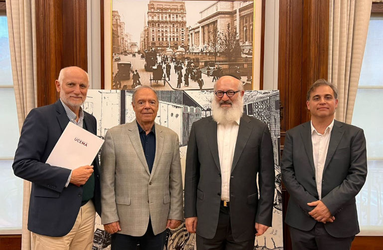 Eduardo Elsztain, Presidente IRSA; Jorge Cruces, CIO de IRSA; Antonio Marin, Vicerector y Director de la Escuela de Negocios de UCEMA, y Roque Fernández, Presidente Consejo Superior de la UCEMA